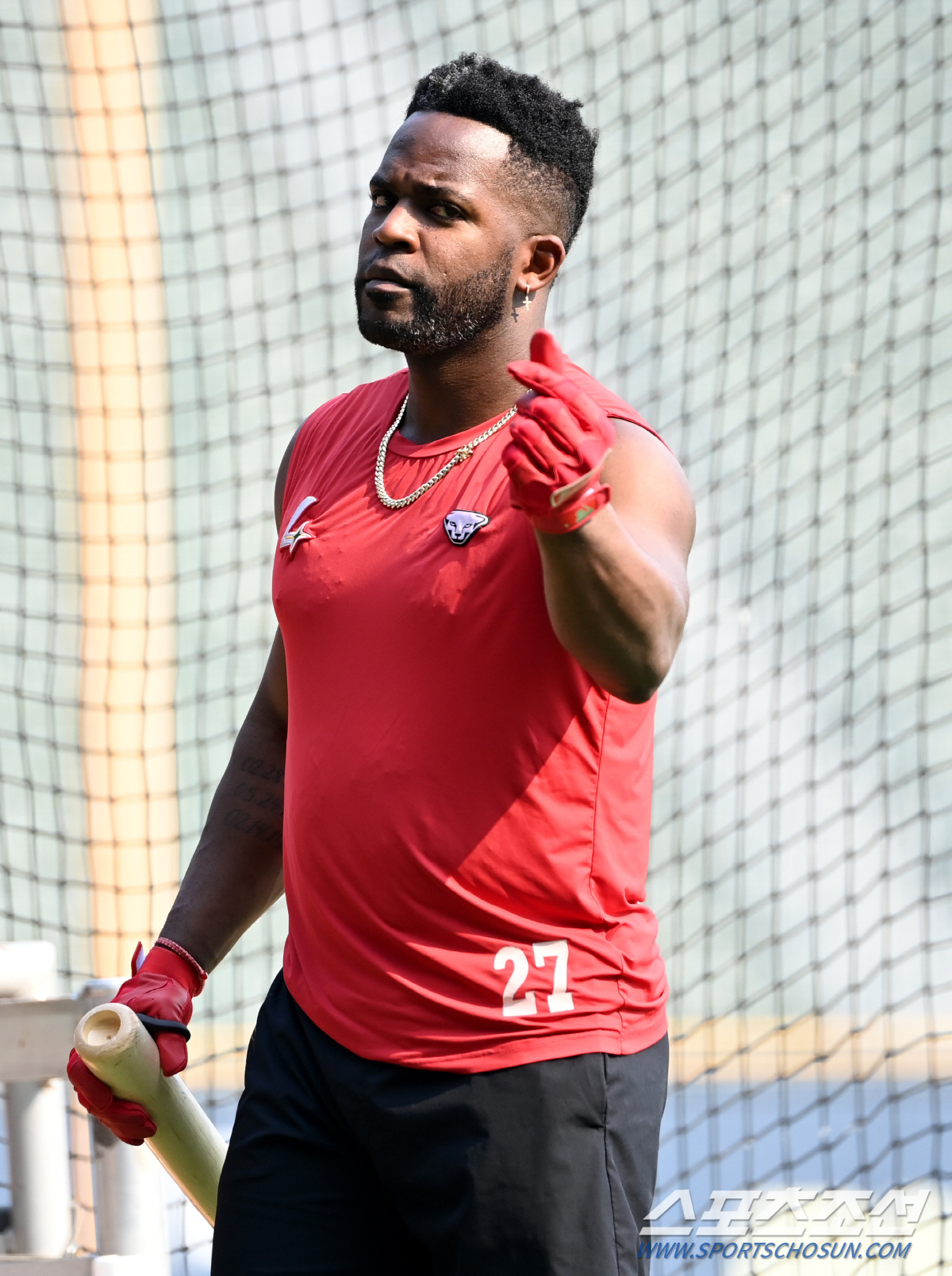 '올스타 뽑힐 만하네' 흥부자 에레디아의 카메라 앞 매력 발산, 야구도 …