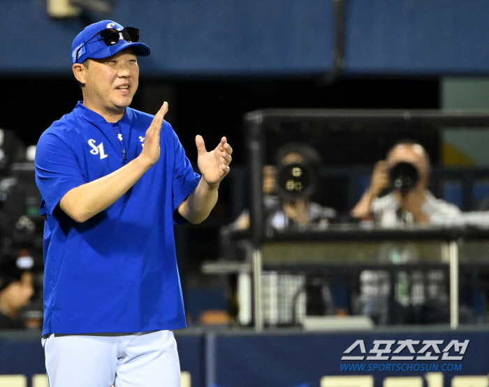 '박병호 찍자' 카메라 총출동에 깜짝 놀란 감독 "이겨내야지"[수원 현장…