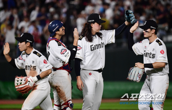 8.5G 차이가 이제 2G으로 줄었다...롯데-한화의 대변신, 5위가 사…