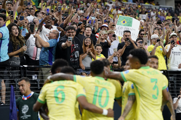 삼바리듬 찾았다! '비니시우스 멀티골' 브라질, 파라과이에 4-1 대승 …