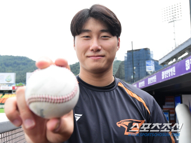 "한화가 잘 키워야할 투수. 정말 좋은 공 지녔다" 23세 유망주 향한 …