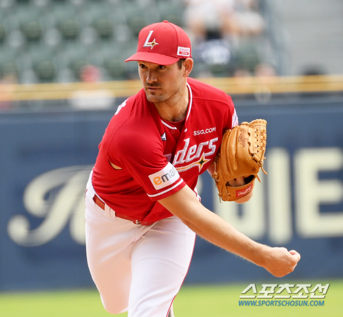 '비 온대서 빨리 쳤어요' 2회까지 홈런 3방...SSG, 두산에 7회 …