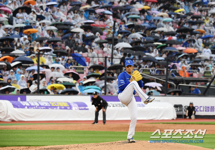 망연자실 구자욱vs파안대소 김상수, 4말 7-1 우천 취소에 극명하게 엇…