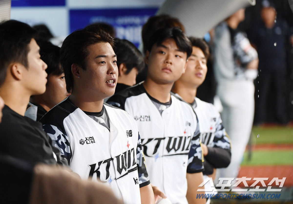 망연자실 구자욱vs파안대소 김상수, 4말 7-1 우천 취소에 극명하게 엇…