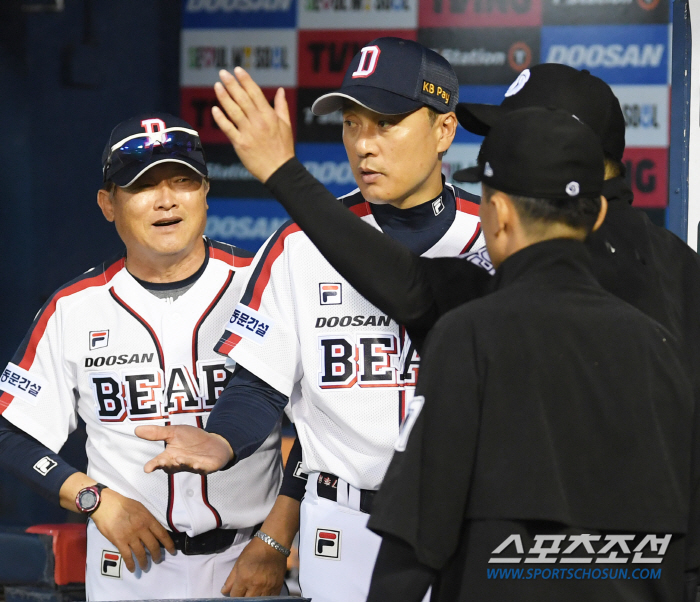 "이렇게 끝내는 건 아니죠" 강우콜드 선언에도 경기장 못 떠난 이승엽 감…