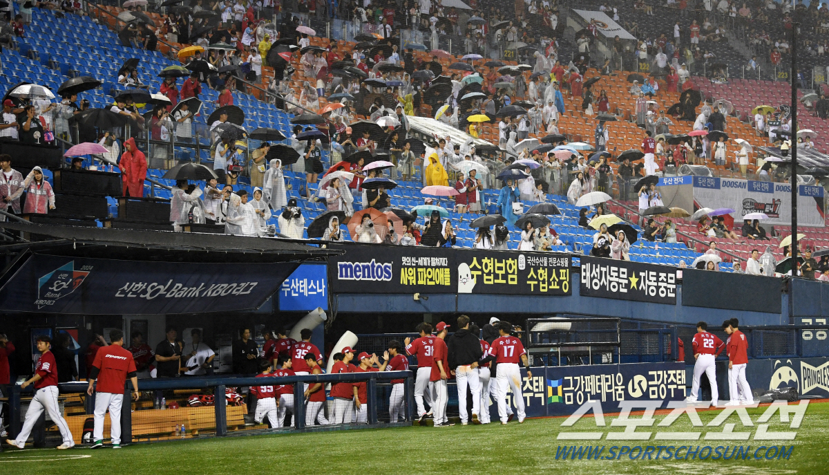 '이로운 투구 여부, 차이는 하늘과 땅' 두산 감독은 왜 다 알면서도 격…