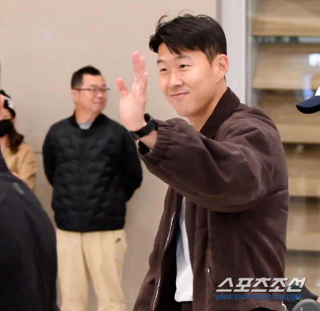 손흥민은 사우디에 갈 운명? "韓-사우디 무역 협정과 메가 오퍼" 두가지…