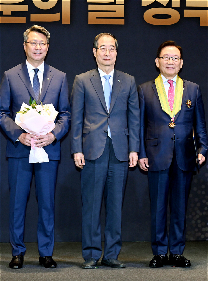 김기병 롯데관광개발 회장, '국민훈장 모란장' 수훈
