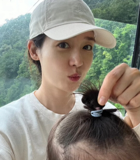 성유리, 쌍둥이 딸과 나들이..장난꾸러기 엄마