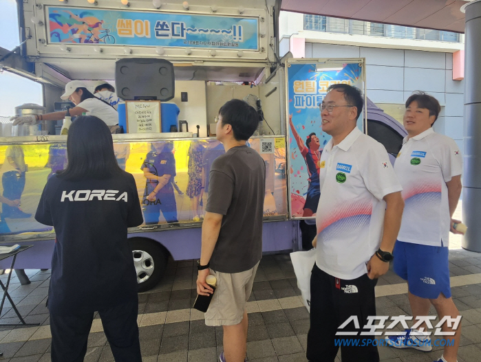"쌤이 쏜다!" 너무 조용한 파리올림픽,국대 사기진작 위해 스승들이 나섰…