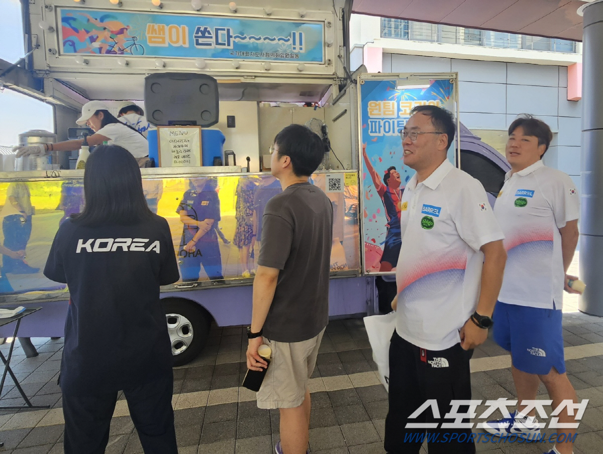 "쌤이 쏜다!" 너무 조용한 파리올림픽,국대 사기진작 위해 스승들이 나섰…