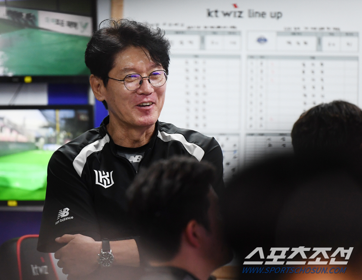 통한의 무승부? 2승1무 이게 어디냐...꼴찌에서 2등 기적 쓴 우승후보…
