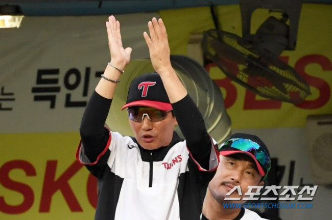 국내 원투펀치 부상이탈→8번의 불펜데이→13승12패로 버텼다. 이게 우승…