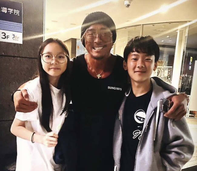 [SC이슈]짜파구리 먹던 윤후는 맥주, 대한민국만세는 '유퀴즈'…'아어가…