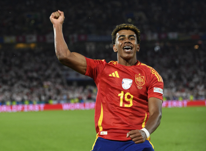 축구 역사상 듣도 보지도 못한 3700억 제안 도착...PSG, 바르사 …