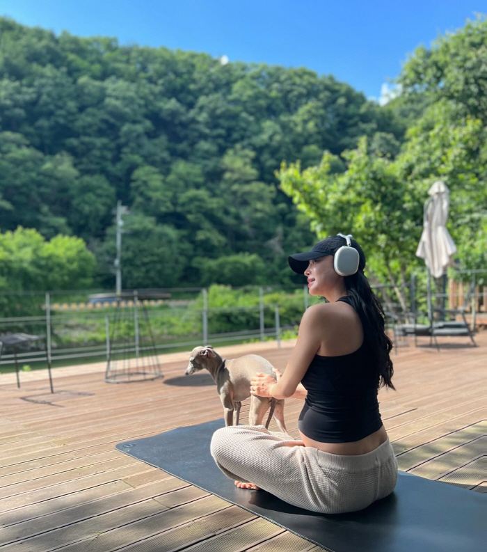 [SCin스타] 출산 '코앞' 김윤지, 배 위에 물통도 올라가네 "일주일…