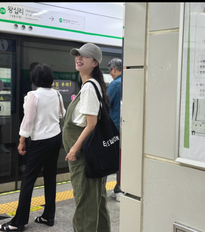 [SCin스타] 출산 '코앞' 김윤지, 배 위에 물통도 올라가네 "일주일…