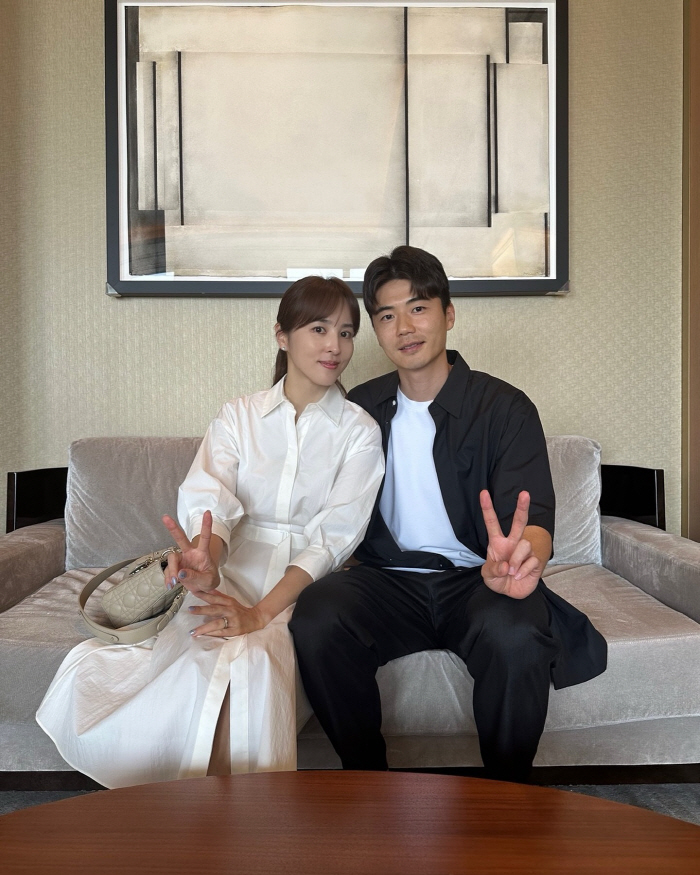 [SCin스타] 벌써 결혼 11년 차! 방부제 미모 뽐낸 기성용♥한혜진