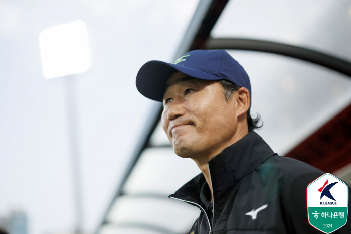 대승에도 웃지않은 이장관 감독 "몇몇 선수들의 안일한 행동, 지금 순위와…