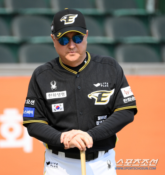 '감독→단장→해설위원' 투수전문가가 온다?…'마진 +1' 김경문호, 첫 …