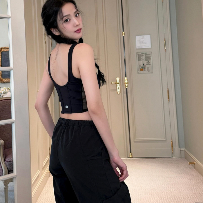 "이렇게 먹으니 살이 안찌지"…블핑 지수, 파리까지 가서 먹은 음식이 '…