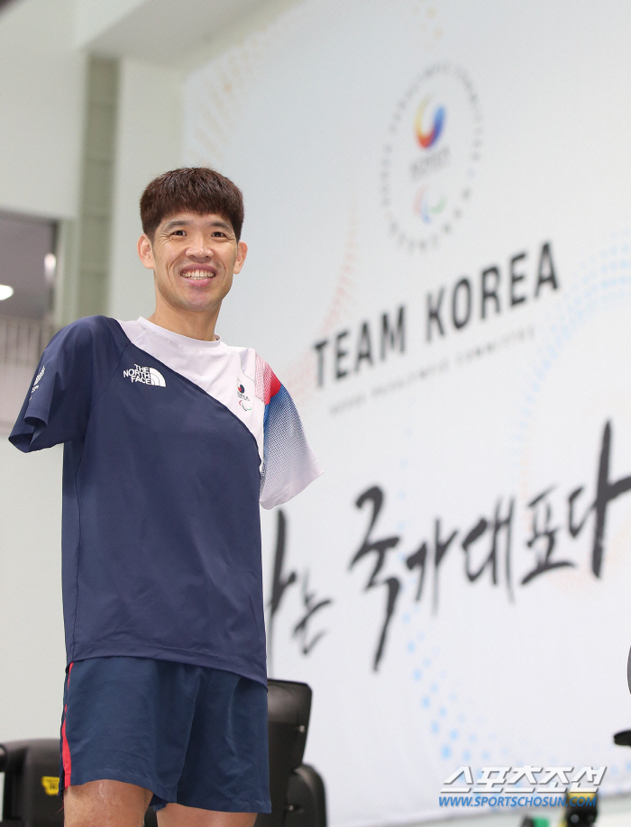 '우리시대 최고의 아이언맨'김황태,철인3종 사상 첫 패럴림픽 출전권 따냈…