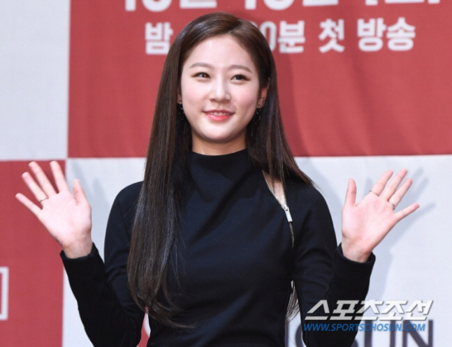 '음주운전' 김새론, 복귀 무산→카페 정식 취업 "거리낌없이 손님 응대"