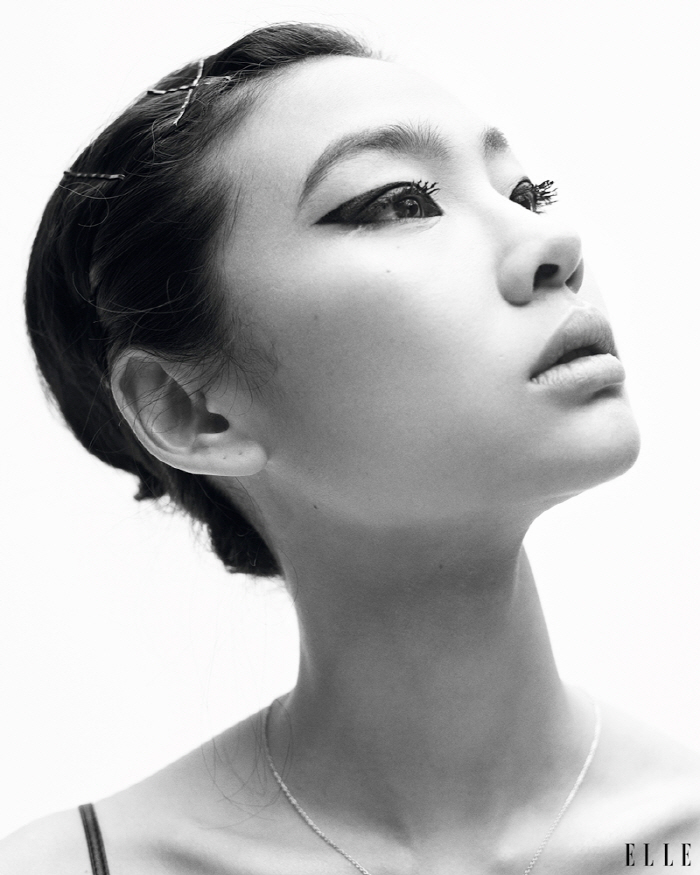 "韓 배우 최초" 정호연, '엘르 US' 단독 커버 장식 [화보]