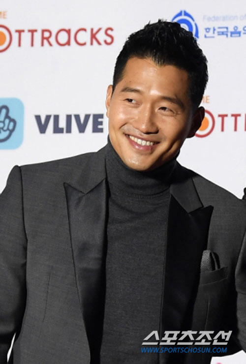 "회사 접고 훈련사 전념" 강형욱, 갑질논란 후 일상 복귀…SNS 재개 …
