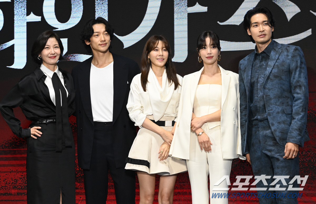 [SC현장]"올해 디즈니+ 최고였으면"…'화인가 스캔들' 김하늘x정지훈 …