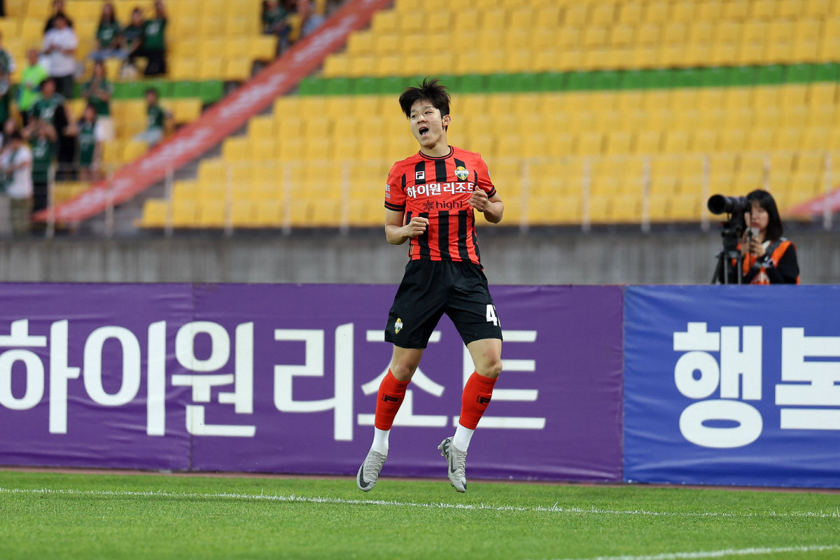 [오피셜]"손흥민 상대하는 영광" '고등윙어' 양민혁, K리그1 최고 유…