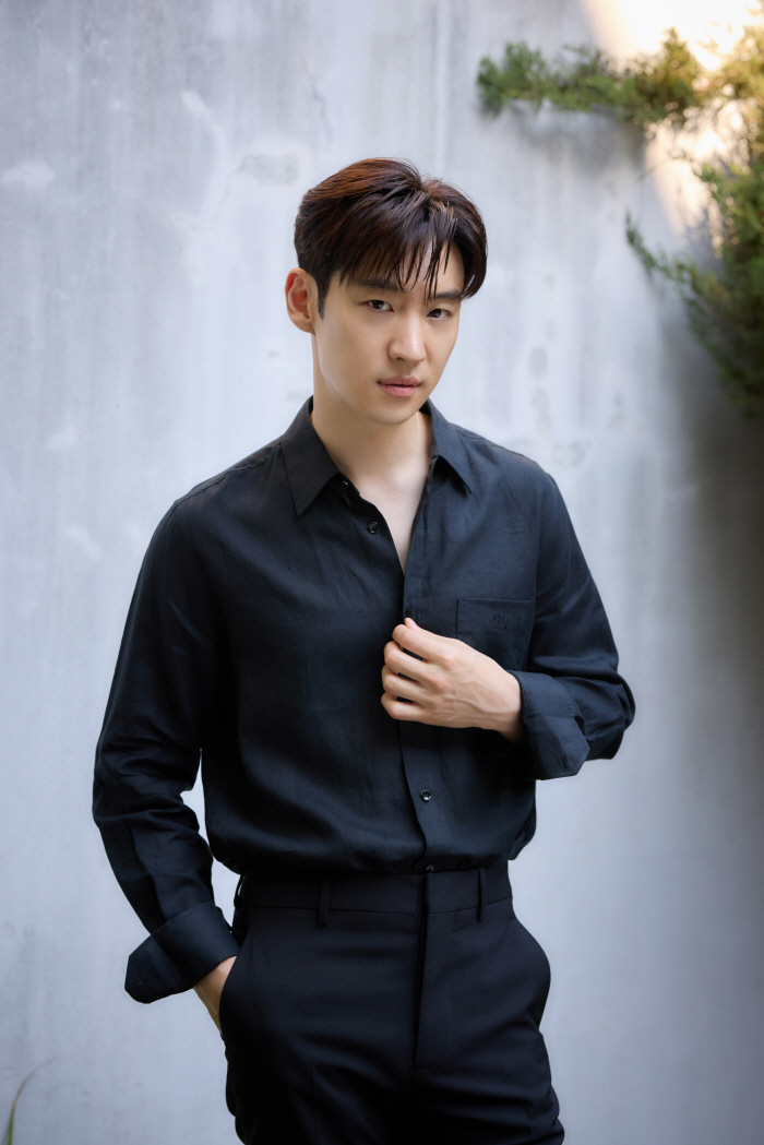 [종합] "행사 보다 애도"…'탈주' 이제훈, 시청역 역주행 참사에 커피…