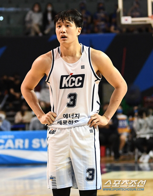[SC이슈]'전여친 사생활 논란' 허웅, 소속사 대표 김앤장 출신 변호사…