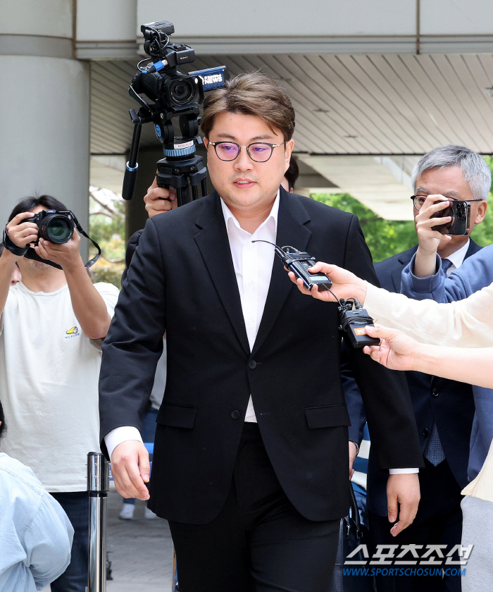 [SC이슈] 김호중, 소속사 폐업시키고 뺑소니 재판 총력전…담당 검사 前…
