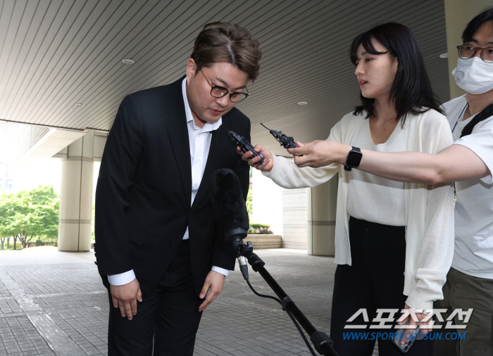 [SC이슈] 김호중, 소속사 폐업시키고 뺑소니 재판 총력전…담당 검사 前…
