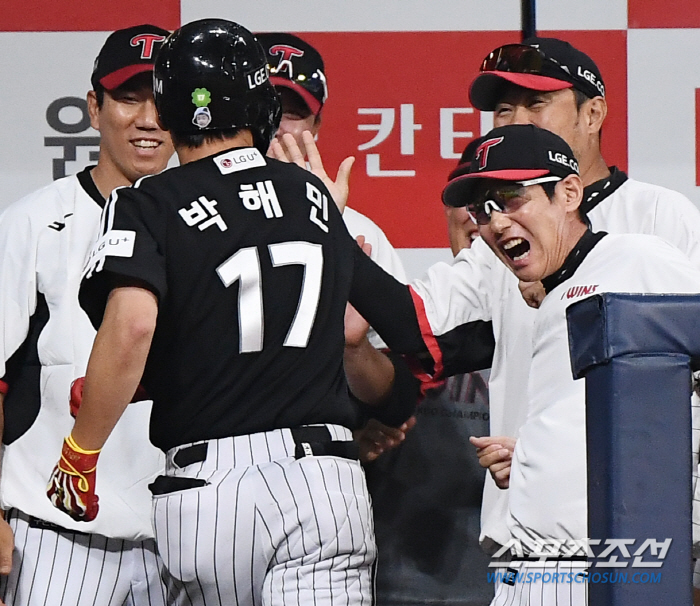 '왜 홈 앞에서 멈췄나.' 모두를 얼어붙게 한 주루 장인의 황당 주루사.…