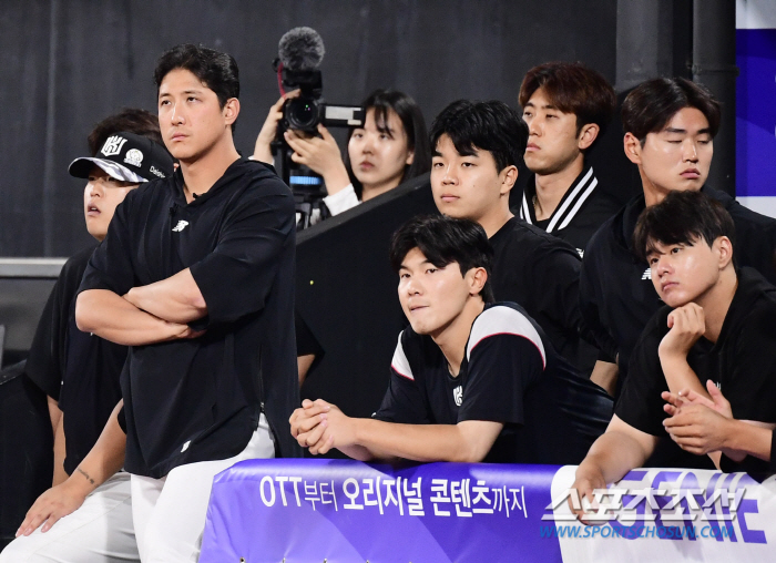 '세리머니 논란 주인공들의 엇갈린 운명' 황재균 11회 극적 결승타...…