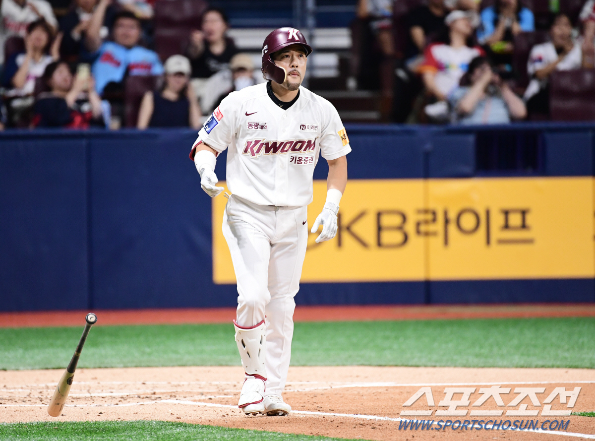 역전승 라인업 그대로. 이용규만 첨가. LG 왼손 선발에도 왼손 타자 7…