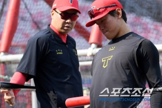 "실수? 할 수 있다, 하지만..." 동료도 놀란 송구, 꽃감독이 밝힌 …