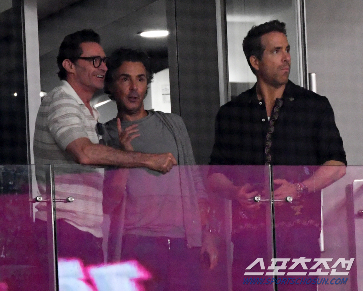 [포토] 휴 잭맨-숀 레비 감독-라이언 레이놀즈 'K야구는 즐거워'