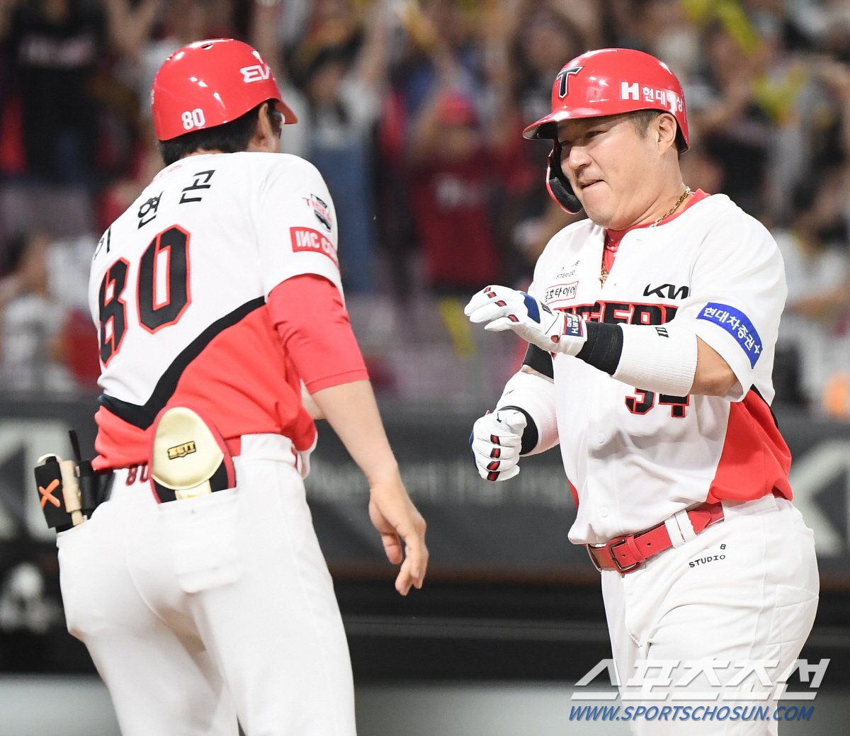 '41세 4번 타자' 하드캐리 없었다면, KIA 전반기 1위도 없었다..…