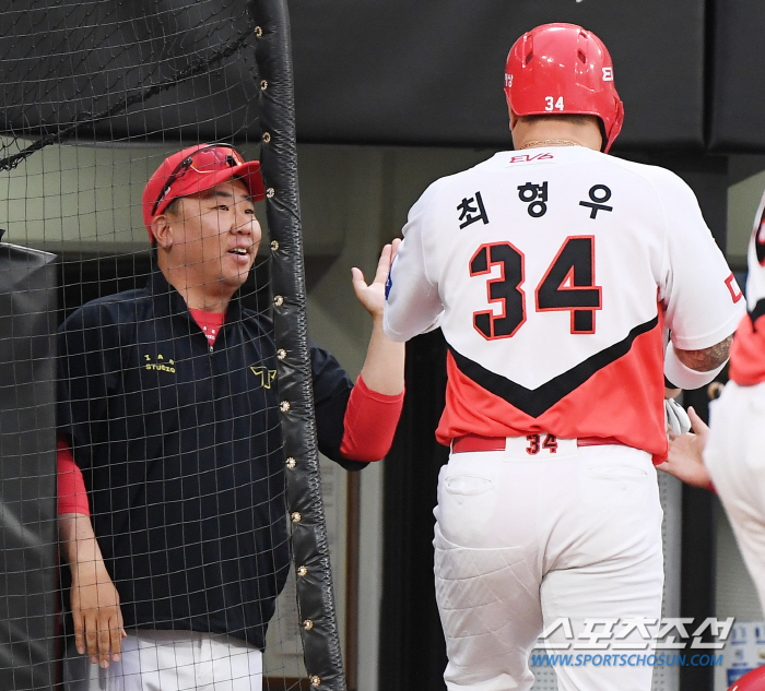 '41세 4번 타자' 하드캐리 없었다면, KIA 전반기 1위도 없었다..…