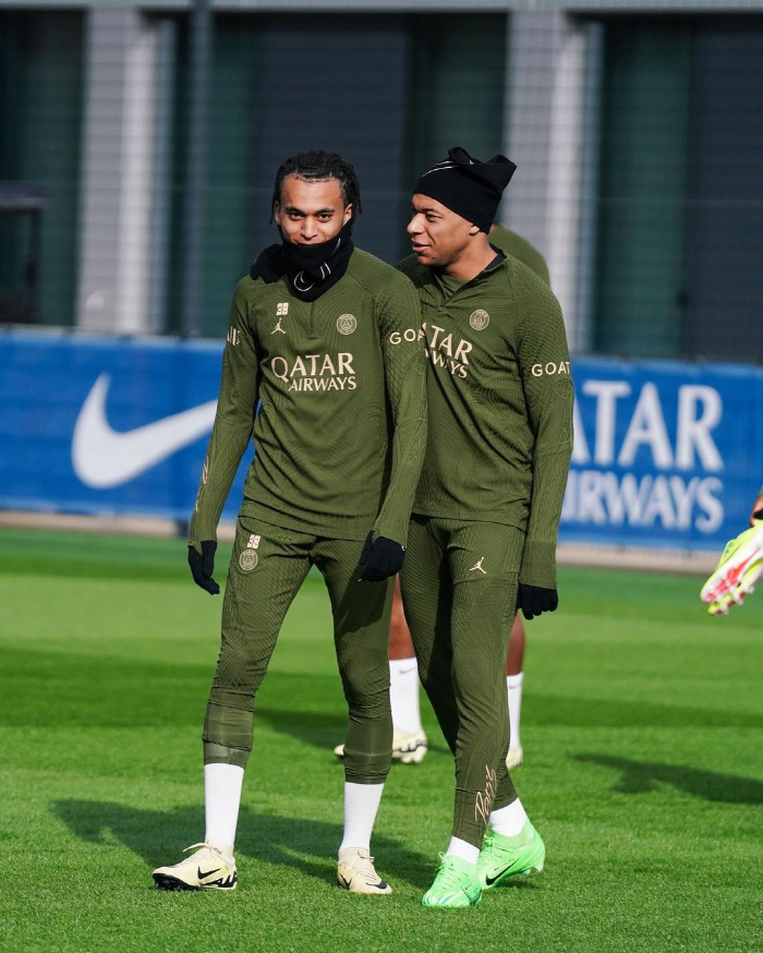 형도 없는데 재계약은 없다...PSG, 동생 음바페 방출→프랑스 명문서 …