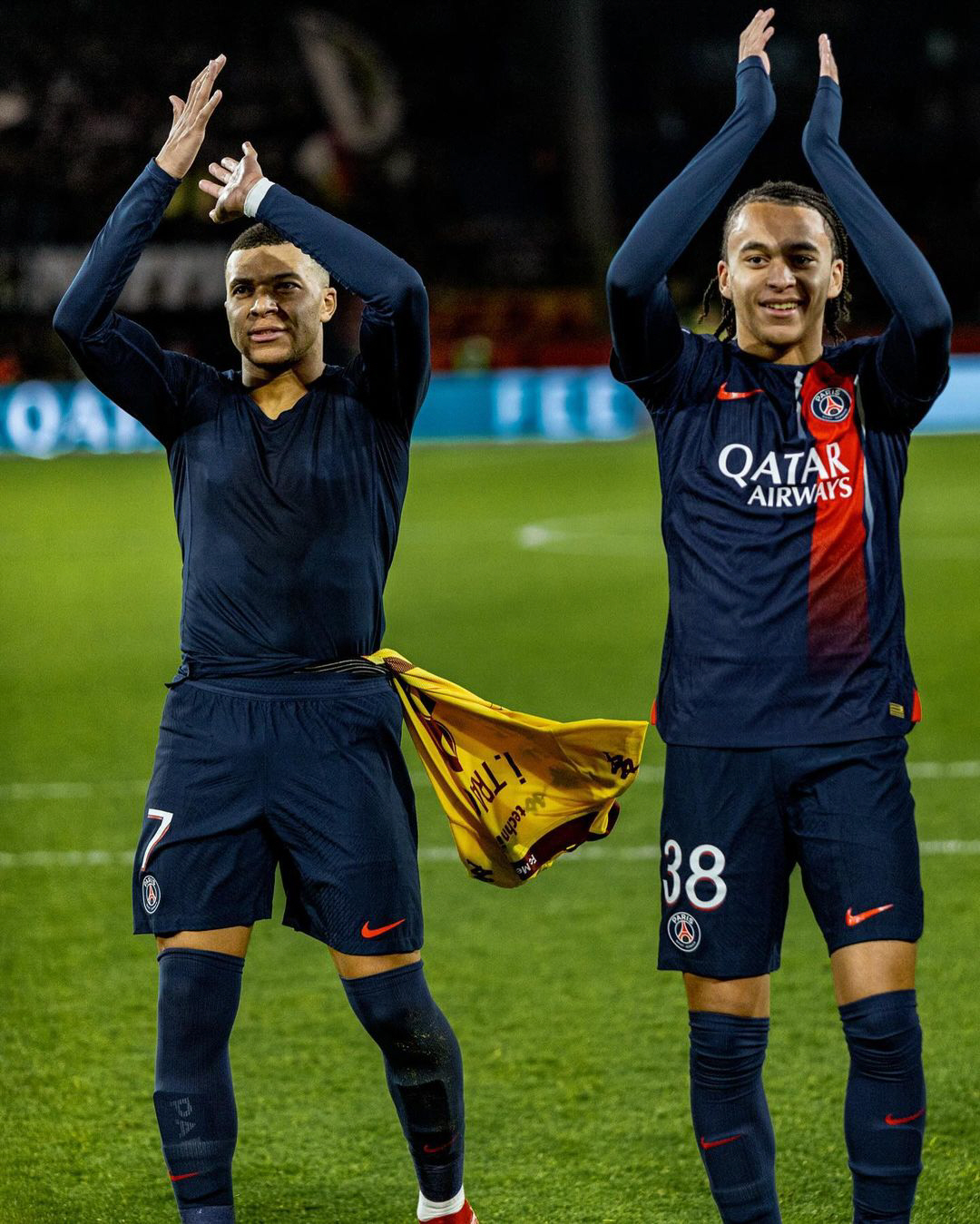 형도 없는데 재계약은 없다...PSG, 동생 음바페 방출→프랑스 명문서 …