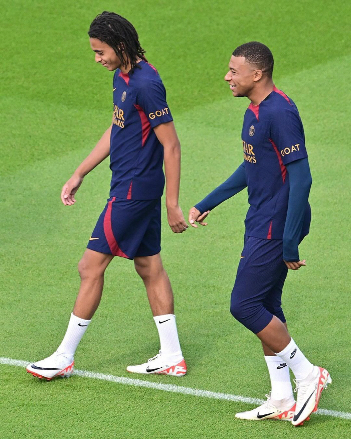 형도 없는데 재계약은 없다...PSG, 동생 음바페 방출→프랑스 명문서 …