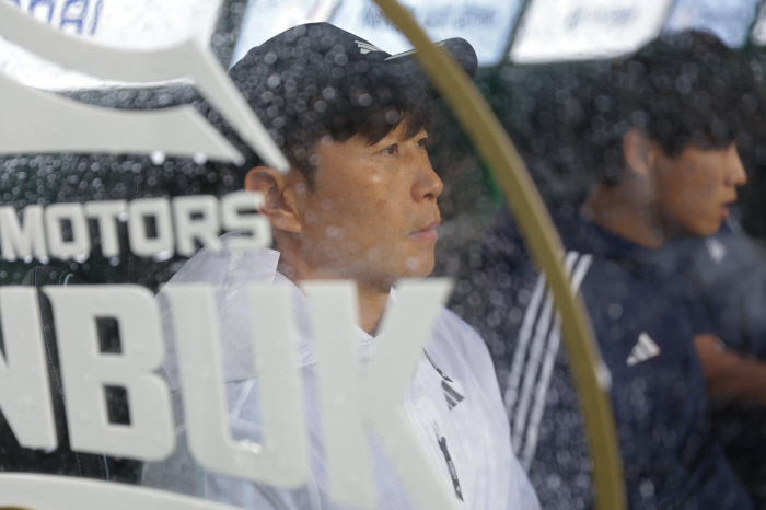 '꼴찌' 전북, 바로 위 대전에도 패하면 '정말 답없다'…김천의 '1위 …