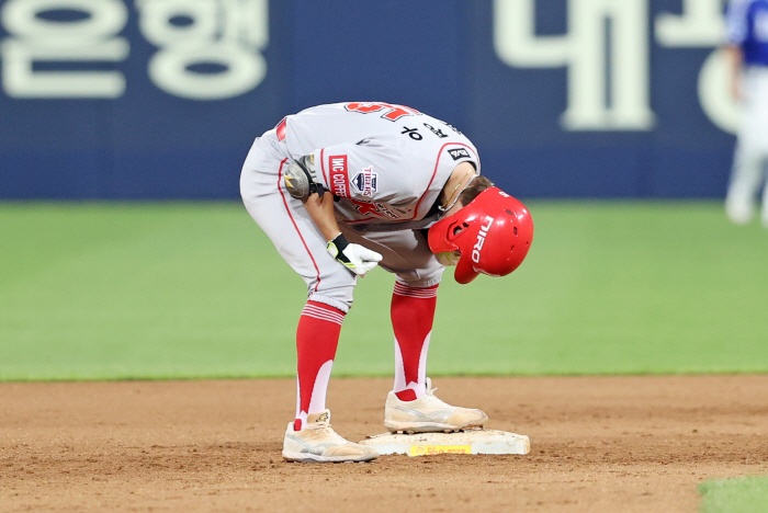 돌부처 무너뜨린 역전 2루타 포효→폭풍오열, 사직 '불면의 밤'도 그렇게…