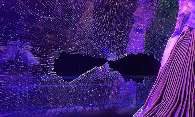 달리던 버스 향해 새총 발사한 10대들 붙잡혀…"재미로"