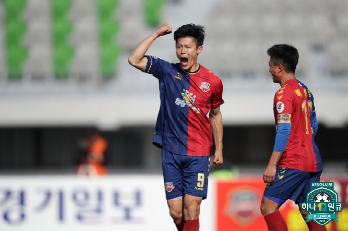 [단독]'수원FC의 원조 중꺾마' FW안병준,3년6개월만의 감격 귀환