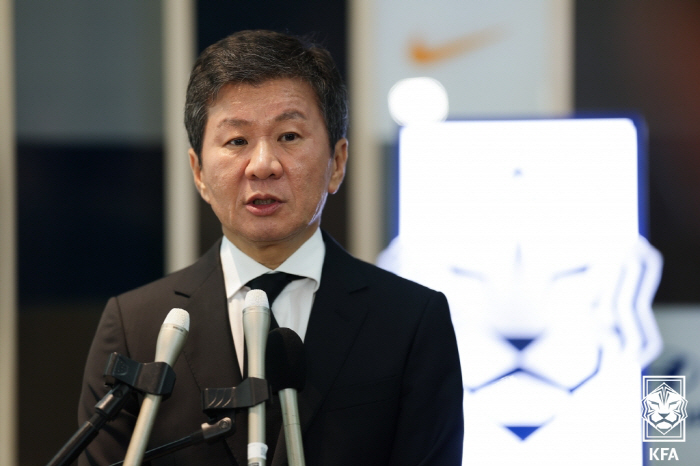 정몽규 KFA 회장, '6개월째 공석 논란' 사령탑 선임에 입장 표명 "…